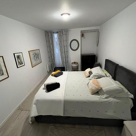 Appartement Paisible Clichy Luaran gambar