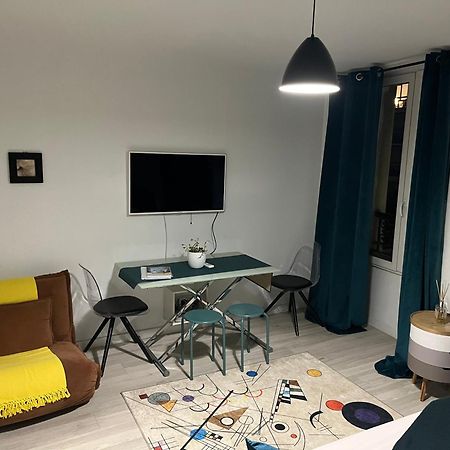 Appartement Paisible Clichy Luaran gambar
