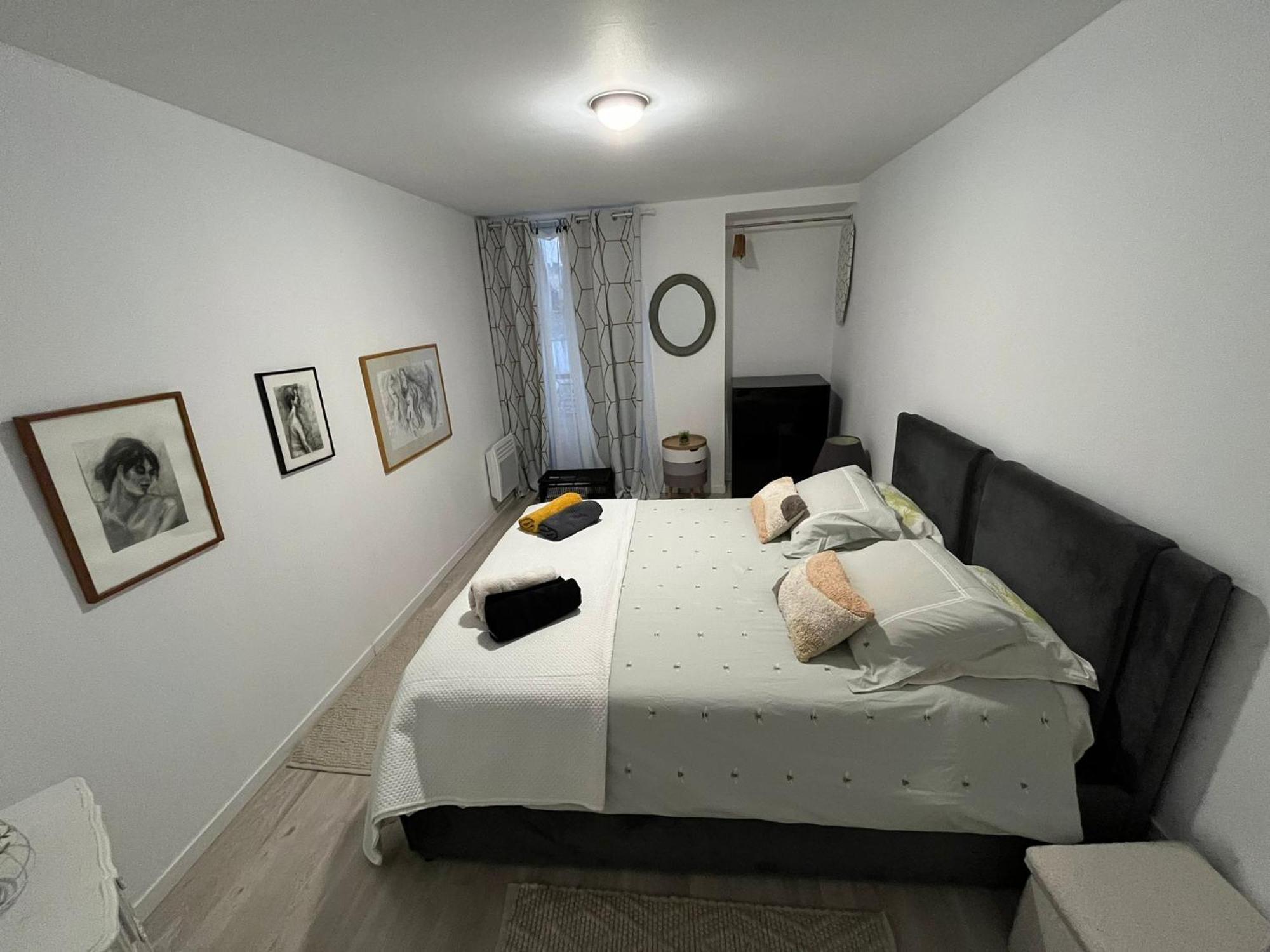 Appartement Paisible Clichy Luaran gambar