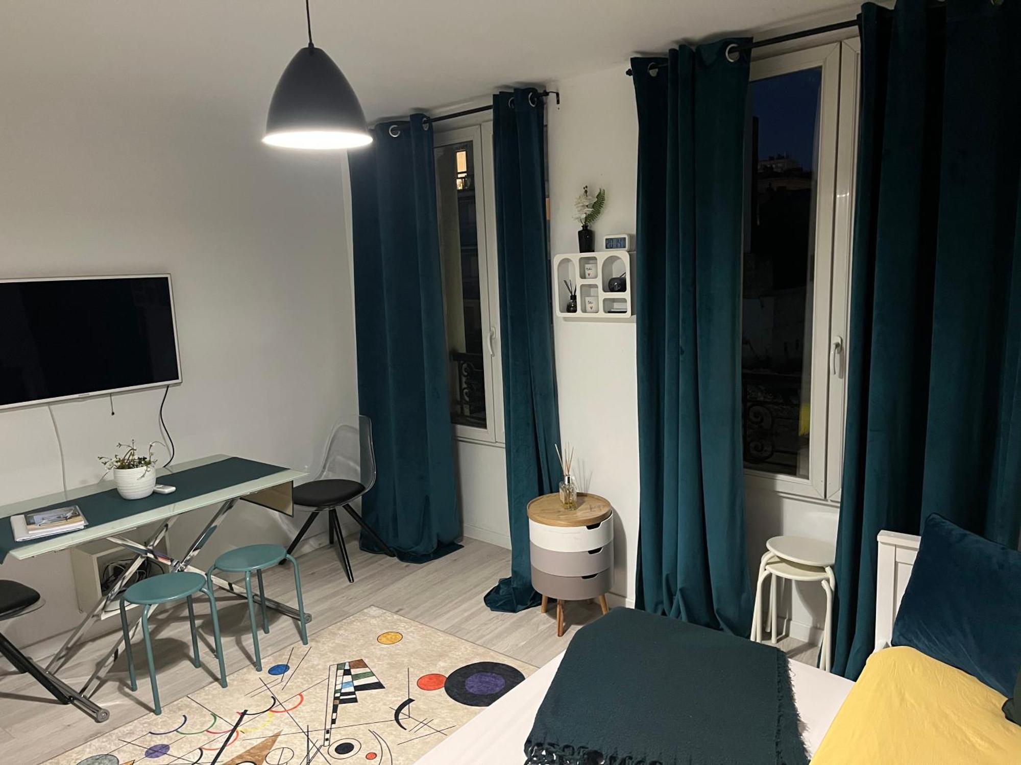 Appartement Paisible Clichy Luaran gambar